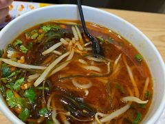 牛肉酸辣粉-吉品合酥脆烤饼(太平洋森活天地店)