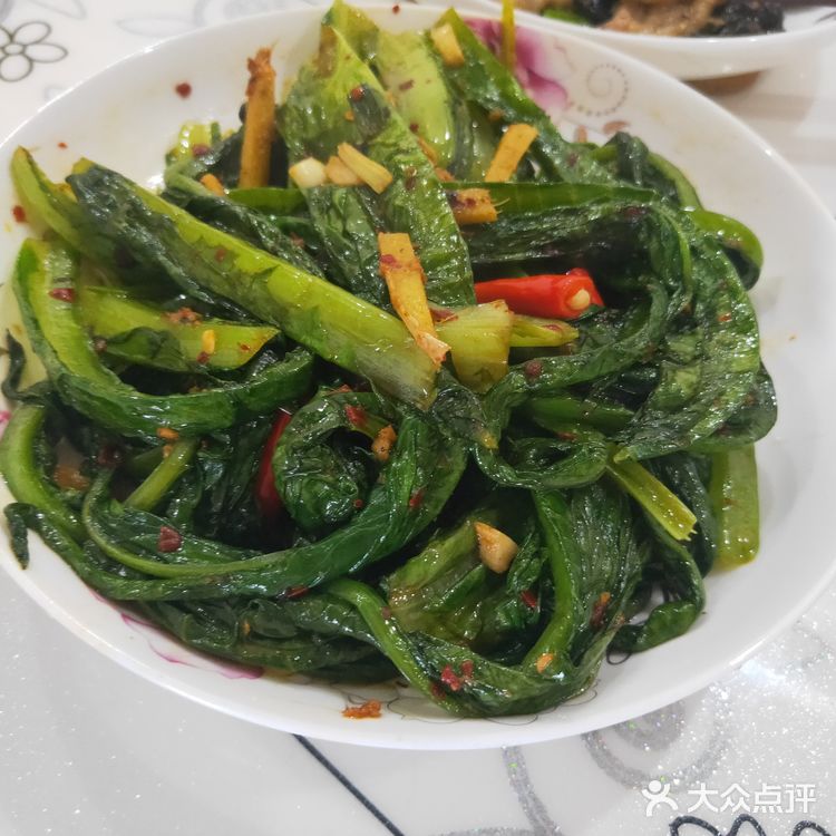 家常菜（木耳炒肉、豆豉油麦菜)）