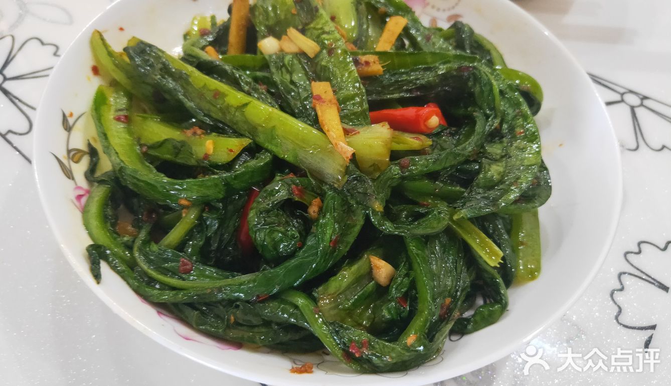 家常菜（木耳炒肉、豆豉油麦菜)）