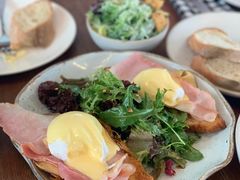 -ROAST coffee & eatery