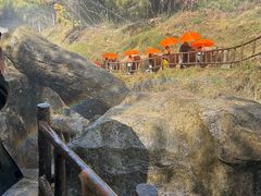 -雪山彩虹谷景区