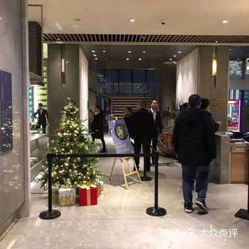 50楼可以上楼更高的楼层，楼层上的景色独好，哈哈哈