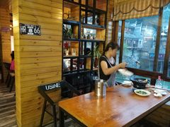 -临江餐馆二楼美食部落