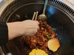 -哈尔滨烧烤·山河村铁锅炖(交大店)