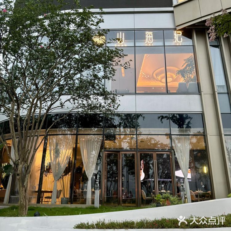 重庆唯一一家无边际江景海鲜餐厅！||🍃位于南