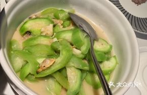 Clams Steamed with Loofah