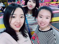 -嘿哟动霸CHUA·新潮玩运动娱乐中心·蹦床滑冰团建乐园
