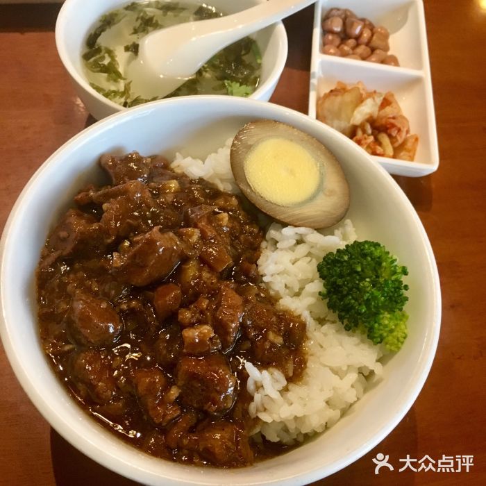 金牌滷肉飯