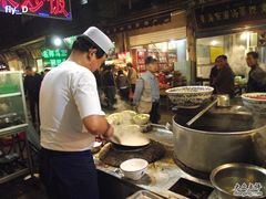 门口的灶台-毅祥斋老孙家泡馍(北院门鼓楼店)