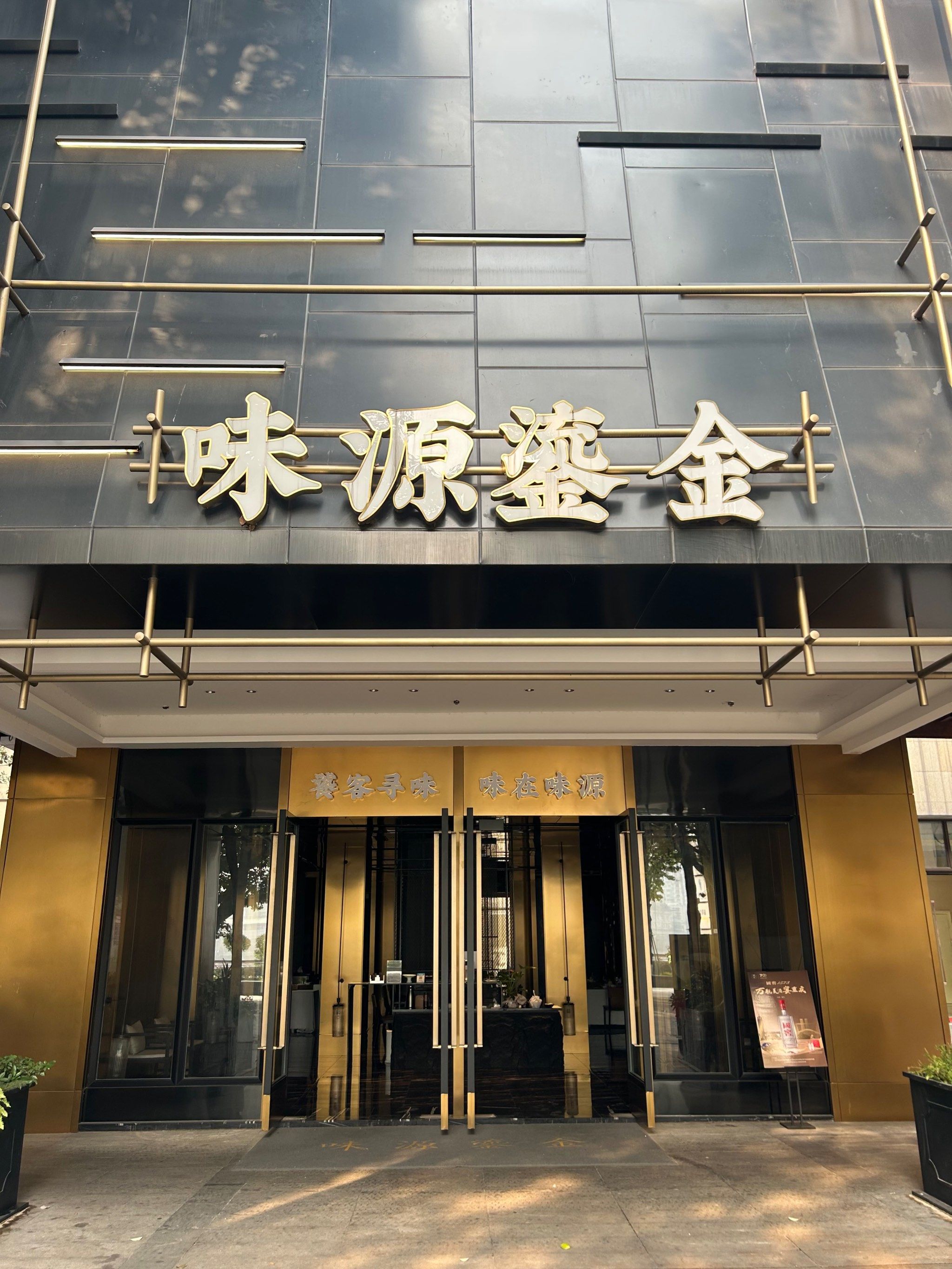 服务:服务员会主动帮忙.热情大方,很亲切