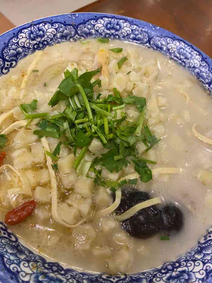 裕丰源滋补烩面(伊河路店)-"这家烩面馆位于郑州一中的斜对面,以前