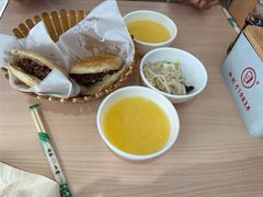 精品火烧-闫家驴肉老店(华电一校店)