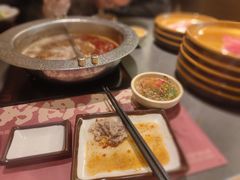 -牛YO寿喜烧·铁板烧和牛火锅自助(市府恒隆店)