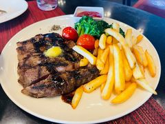 碳烤肉眼牛排及秘制牛排汁-WOLFGANG PUCK KITCHEN & BAR(迪士尼小镇店)