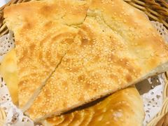 馕坑芝麻馕-巴扎美食·新疆菜·西域歌舞表演餐厅(新疆大厦店)