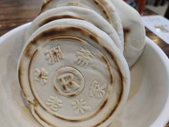 带logo的饼饼-果渊斋老米家泡馍馆(大雁塔店)