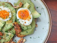 牛油果煮蛋吐司-RAC BAR(安福路店)