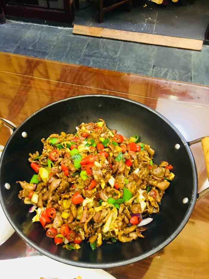 井冈山土菜-"井冈山土菜,在兴源道上,菜品很有地方特色.