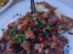 香酥蹄髈-黄牛肉馆·皖南土菜
