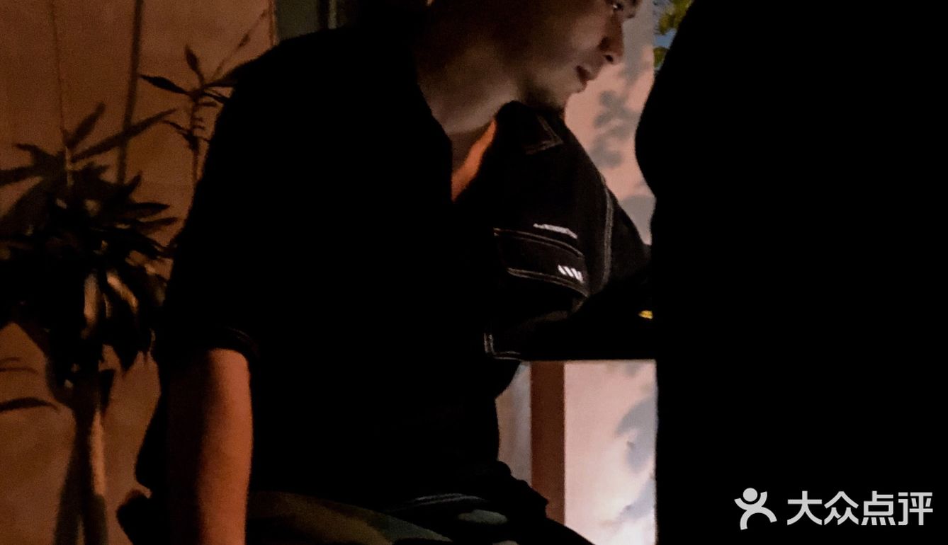 一边叨叨“我觉得现在的你比任何网传照片都像千玺