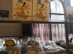 面包甜点陈列柜-东海咖啡馆