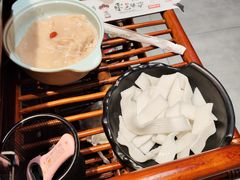 -东巴婆婆云南鱼豆花火锅(大东门店)