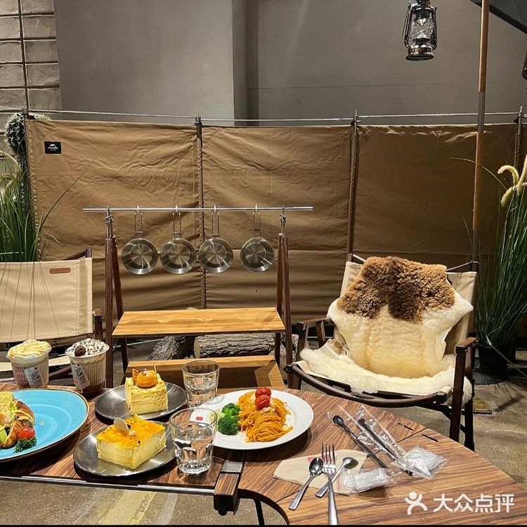 颜值都在线还适合拍照  咖啡点了山谷摩卡