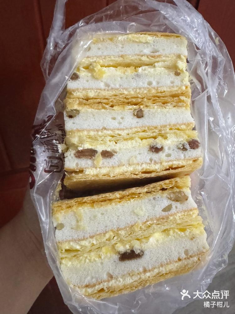 橘子柑儿 4月7日 22:50 关注 永不过时的老字号拿破仑 闻酥园真的算是