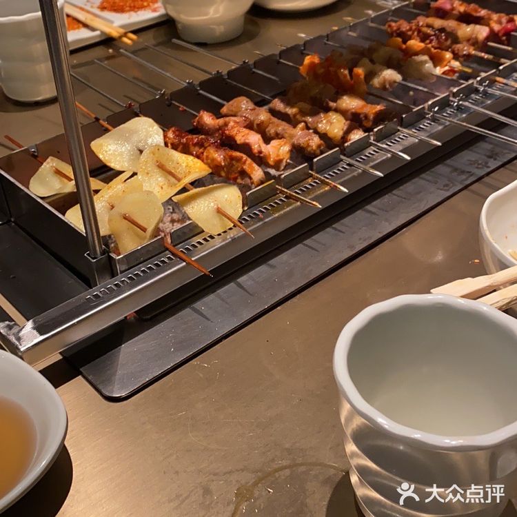白玉串城