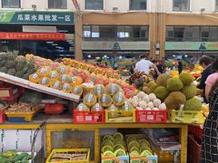 小菠萝-三亚新鸿港水果一级批发市场