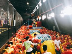 -嘿哟动霸CHUA·新潮玩运动娱乐中心·蹦床滑冰团建乐园