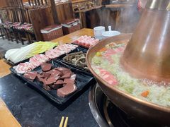 -果松木炭酸菜铜火锅·外婆参鸡汤