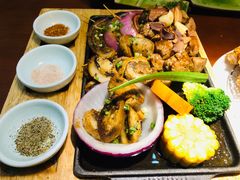 铁板雪花牛里脊配黄油煎时蔬-鳗鱼家·深夜食堂(军博店)