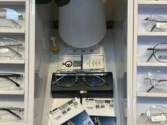-天空之镜眼镜店蔡司依视路配镜授权零售店(望京颐堤港店)