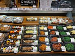 -中百仓储超市有限公司(越秀星汇维港店)