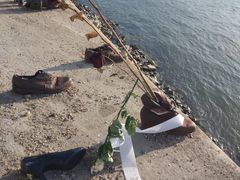 -多瑙河畔鞋履雕塑