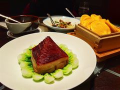 金牌扣肉配玉米饼-杭州西子湖四季酒店·金沙厅