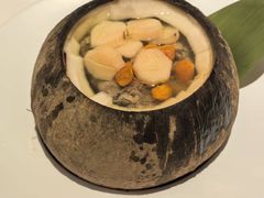 原汁椰子炖乌鸡-汤城小厨•粤菜•靓汤(金宝街店)