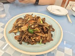 肉炒栗蘑-丽泽山庄·生态怀柔菜·虹鳟鱼(红螺寺店)