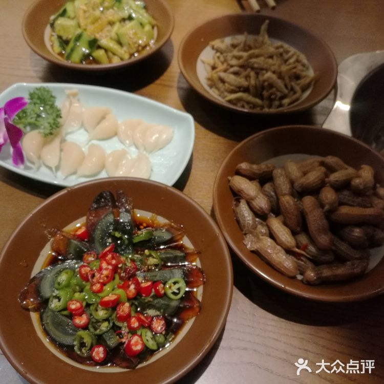 今天带老妈儿子去了万达广场的这家店，因为团了套餐还不