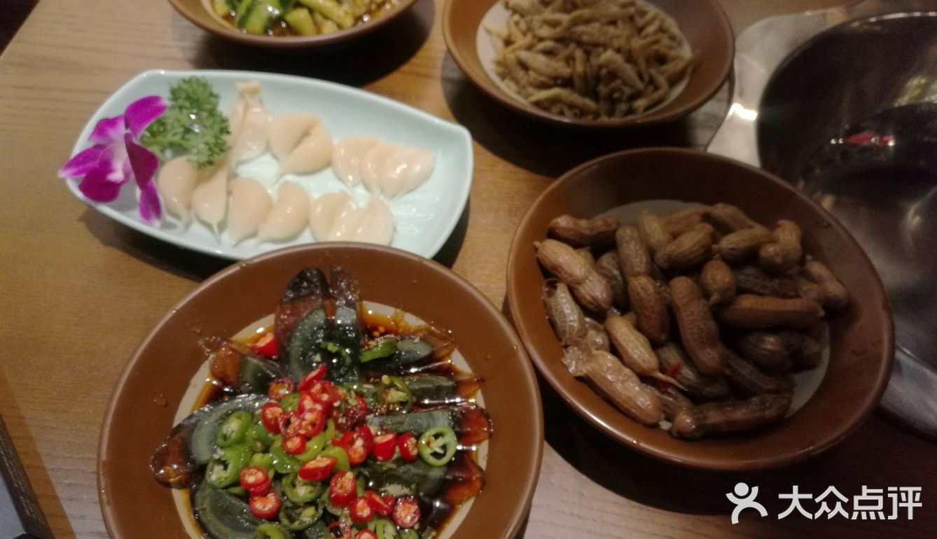 今天带老妈儿子去了万达广场的这家店，因为团了套餐还不