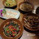 今天带老妈儿子去了万达广场的这家店，因为团了套餐还不