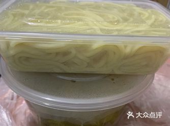 牛公馆大碗面家的外卖 我点的是金汤酸菜牛肉面