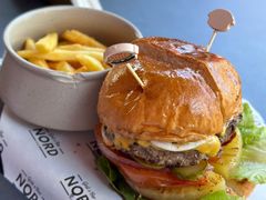 爆汁菠萝牛肉汉堡-Nord Grill&Bar Highland诺德西餐(深圳欢乐海岸店)