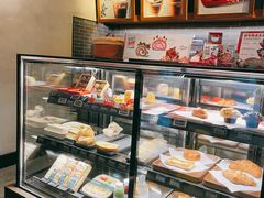 面包甜点陈列柜-星巴克(北京三里屯SOHO一店)