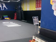 -成杰格斗·拳击·柔术·防身术(建设路店)