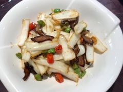 腊肉烧京白-聚友居酒楼