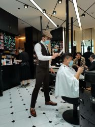 -HAIR CORNER