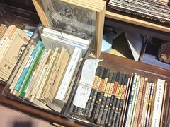 -邊城書店