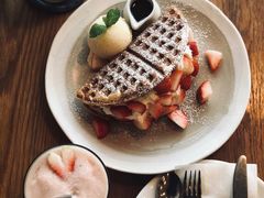 -ROAST coffee & eatery